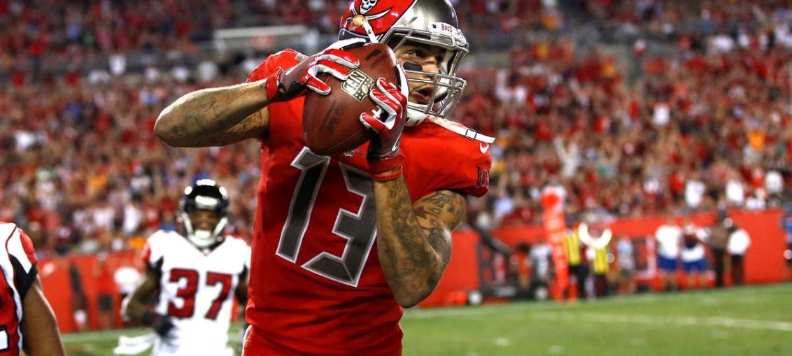 Tampa Bay Buccaneers receiver Mike Evans catches touchdown on Thursday Night Football vs Atlanta Falcons