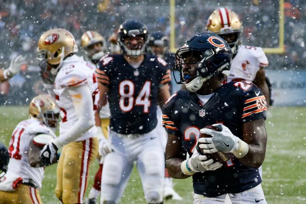 Chicago Bears running back Jordan Howard runs for a touchdown in the snow against the San Francisco 49ers