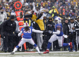 Pittsburgh Steelers running back Le'Veon Bell (26) runs the ball and tries to jump over Buffalo Bills cornerback Ronald Darby (28)